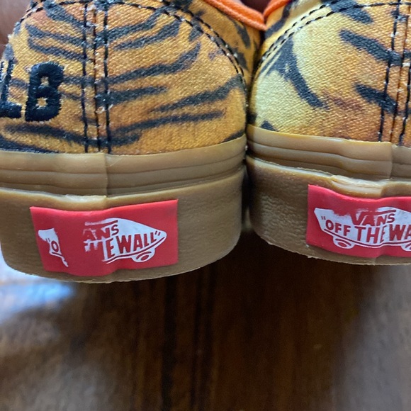 Kids Vans Off the Wall size 1.5 Tiger pattern - Picture 3 of 5